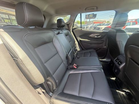 Used 2024 GMC Terrain SLT AWD/4WD image 16
