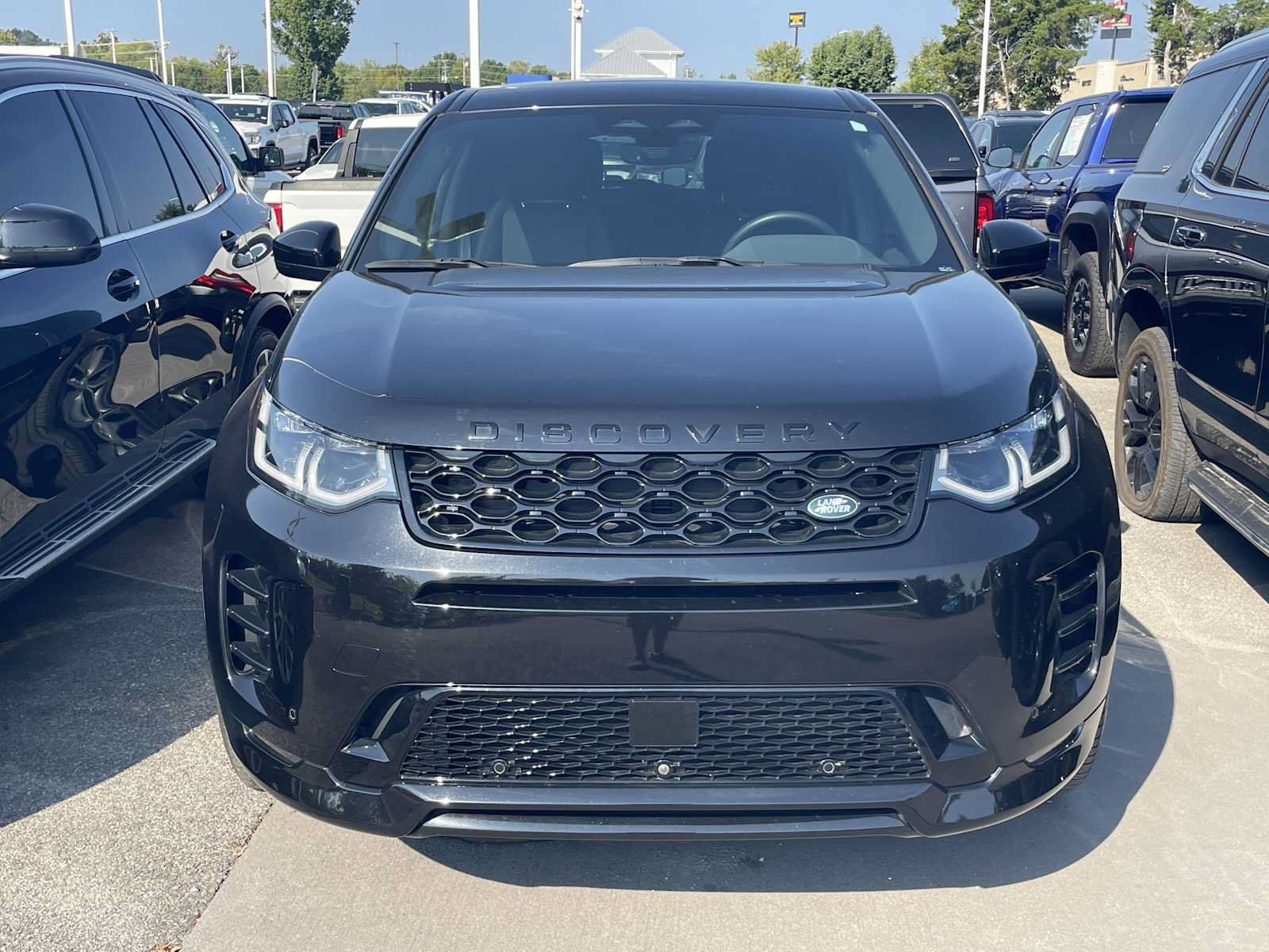 Used 2024 Land Rover Discovery Sport Dynamic SE AWD/4WD image 2