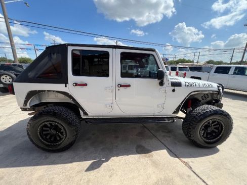 Used 2015 Jeep Wrangler Unlimited Rubicon w/ Connectivity Group AWD/4WD image 4