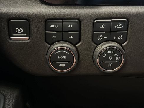 Used 2024 Chevrolet Silverado 1500 LTZ w/ Technology Package AWD/4WD image 30