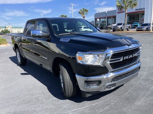 Used 2024 RAM 1500 Laramie AWD/4WD image 7