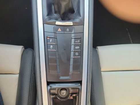 Used 2024 Porsche 718 Cayman S RWD image 23