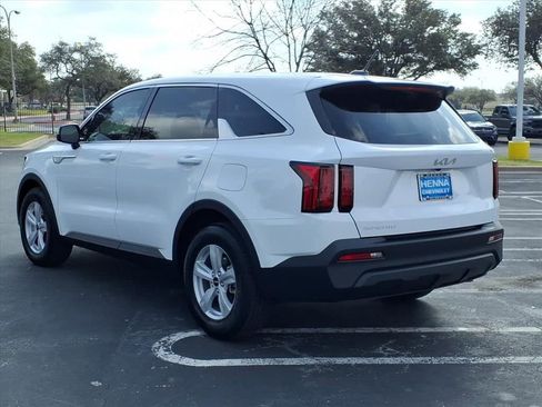 Used 2023 Kia Sorento LX FWD image 12