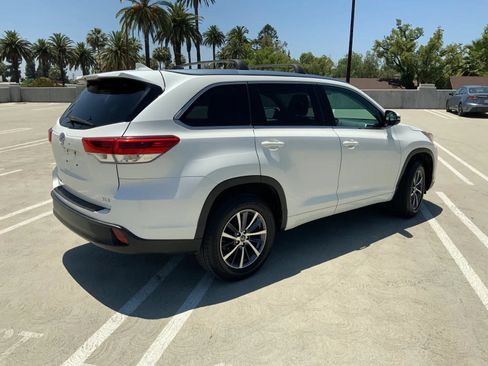 Used 2018 Toyota Highlander XLE FWD image 6