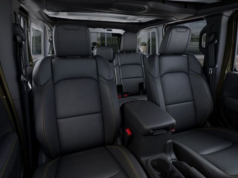 New 2026 Jeep Wrangler Unlimited Sahara AWD/4WD image 18