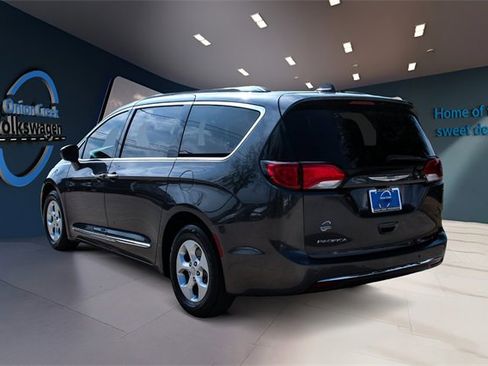 Used 2017 Chrysler Pacifica Touring-L Plus image 6