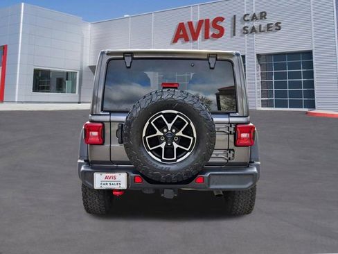 Used 2025 Jeep Wrangler Unlimited Rubicon image 9