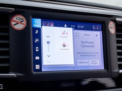 Used 2023 Chrysler Voyager LX image 25