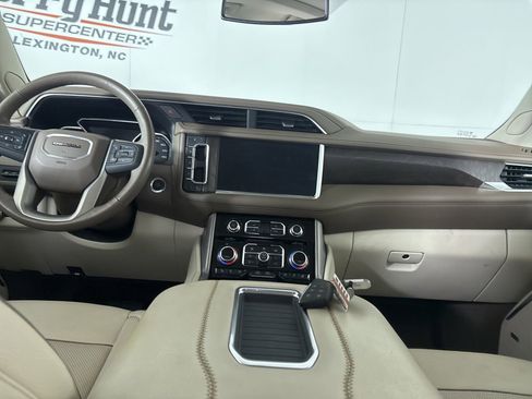 Used 2021 GMC Yukon XL Denali image 25