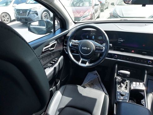 Used 2025 Kia Sportage EX FWD image 15