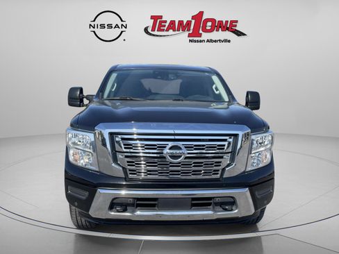 Used 2022 Nissan Titan SV w/ SV Convenience Package image 2
