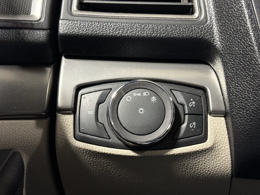 Used 2019 Ford Explorer XLT AWD/4WD image 18