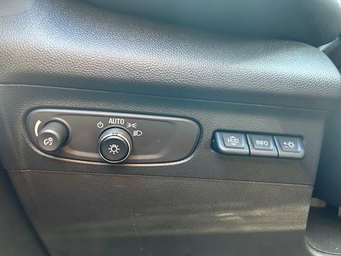 Used 2023 Buick Envision Avenir image 19