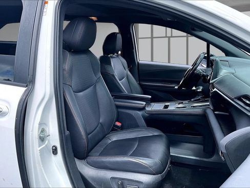 Used 2023 Toyota Sienna XSE FWD image 7