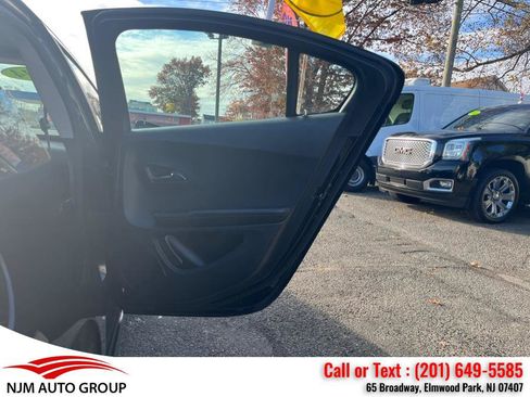 Used 2014 Chevrolet Volt w/ Enhanced Safety Package 2 FWD image 34