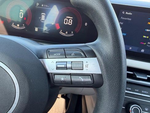 Used 2025 Hyundai Tucson SE image 13