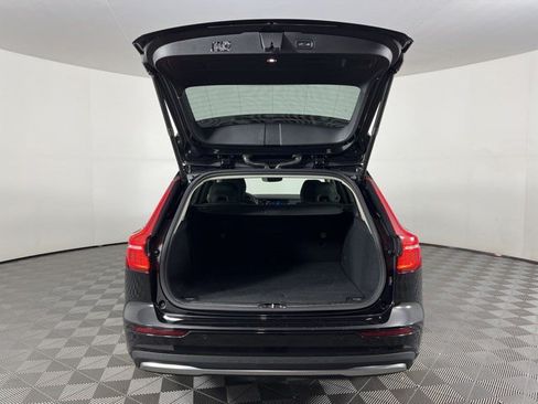 Used 2025 Volvo V60 B5 Cross Country Plus AWD/4WD image 42