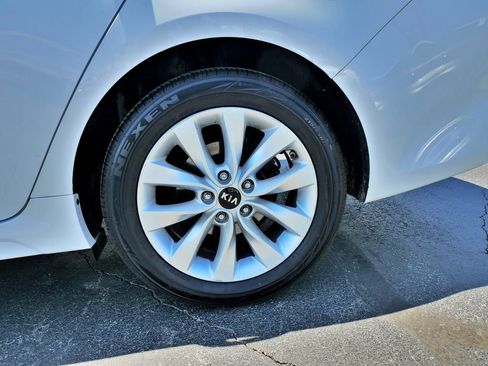 Used 2018 Kia Optima S FWD image 9
