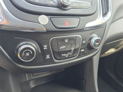 Used 2020 Chevrolet Equinox LT image 34