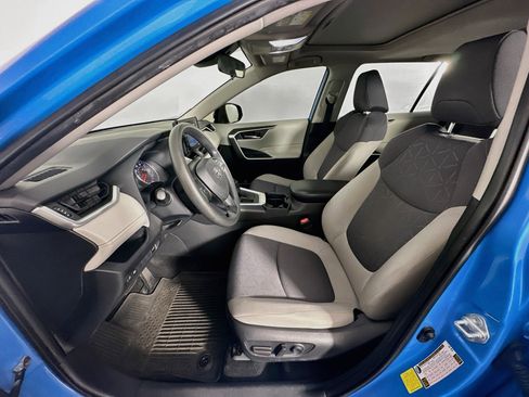 Used 2020 Toyota RAV4 XLE w/ Convenience Package FWD image 13