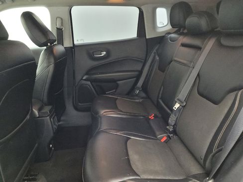 Used 2017 Jeep Compass Latitude w/ Popular Equipment Group AWD/4WD image 18