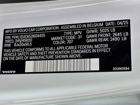 Used 2025 Volvo XC40 B5 Plus w/ Climate Package image 31