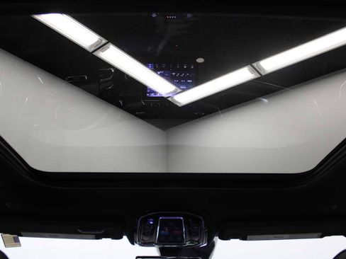 Used 2022 Jeep Grand Cherokee Overland w/ Advanced Protech Group III image 17