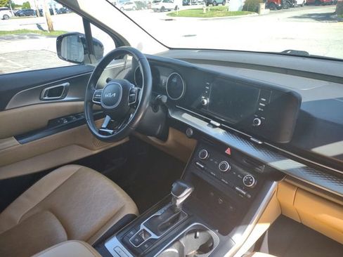 Used 2024 Kia Carnival LX FWD image 24
