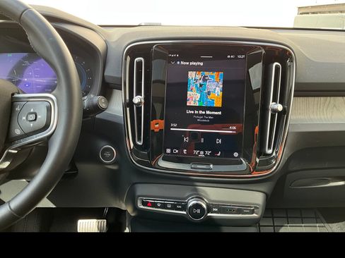 Certified 2023 Volvo XC40 B5 Plus w/ Driver Assist Package AWD/4WD image 4