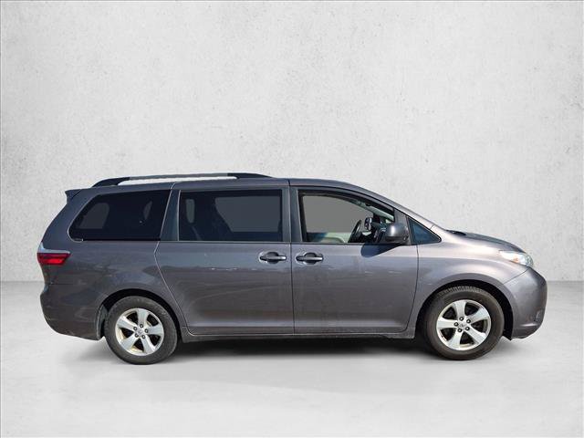 Used 2015 Toyota Sienna LE FWD image 4