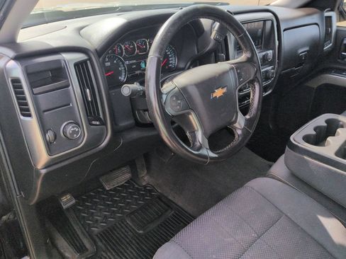 Used 2019 Chevrolet Silverado 1500 LT RWD image 2