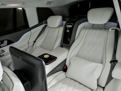 Used 2024 Mercedes-Benz Maybach GLS 600 4MATIC image 24