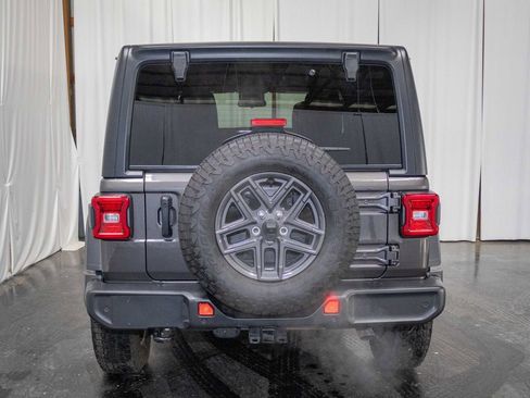 Used 2024 Jeep Wrangler Sport S image 3