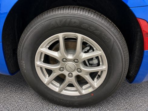 New 2027 Chrysler Pacifica Select FWD image 16