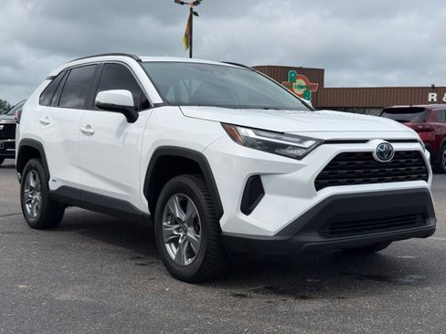 Used 2022 Toyota RAV4 XLE w/ Convenience Package AWD/4WD image 2
