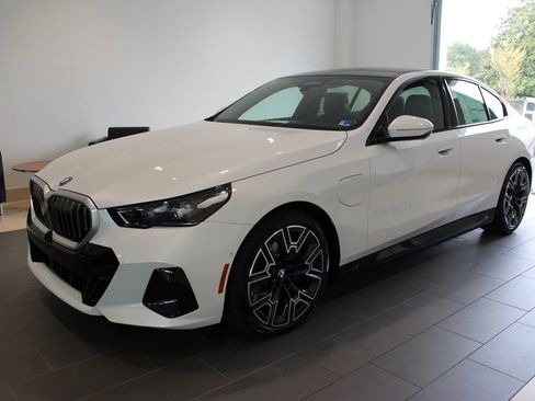 New 2026 BMW 550e xDrive AWD/4WD image 11