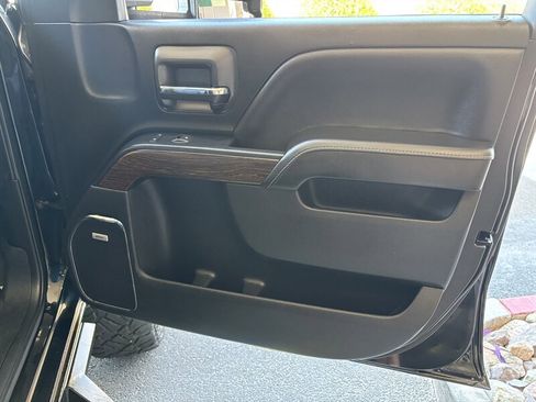 Used 2017 GMC Sierra 2500 Denali w/ Duramax Plus Package AWD/4WD image 33