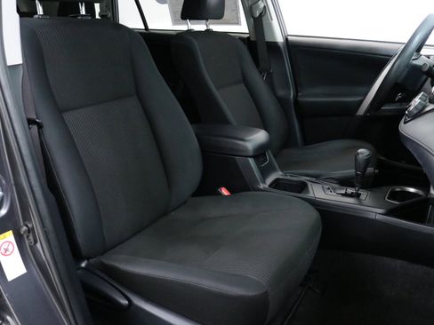 Used 2018 Toyota RAV4 LE image 27