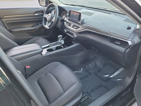 Used 2024 Nissan Altima 2.5 SV image 15