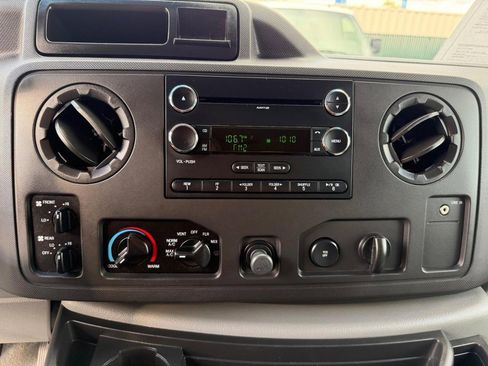 Used 2010 Ford E-350 and Econoline 350 Super Duty Wagon image 33