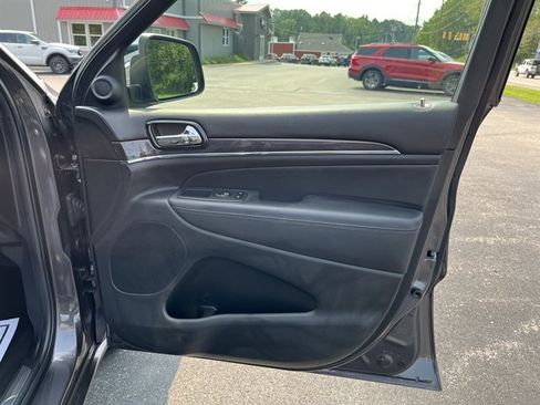 Used 2020 Jeep Grand Cherokee Overland AWD/4WD image 37