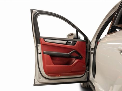 Used 2023 Porsche Cayenne Platinum Edition image 52