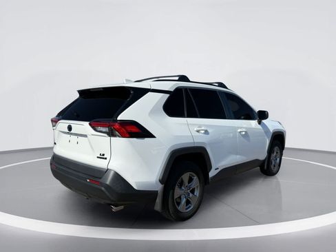 Used 2024 Toyota RAV4 LE AWD/4WD image 4