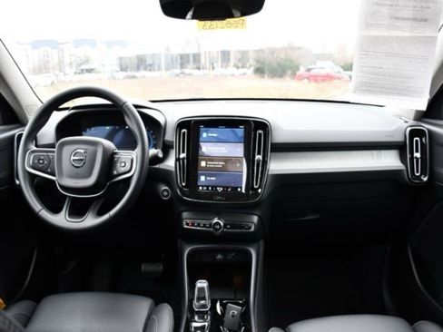 Certified 2025 Volvo XC40 B5 Plus image 16