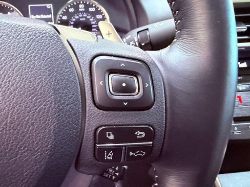 Used 2017 Lexus IS 200t RWD image 21