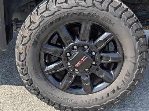 Used 2024 GMC Sierra 2500 AT4 w/ Technology Package AWD/4WD image 11