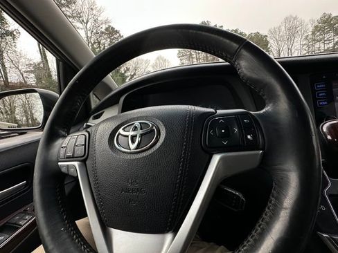 Used 2015 Toyota Sienna Limited Premium image 22