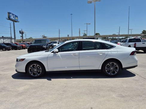 Used 2023 Honda Accord EX image 3