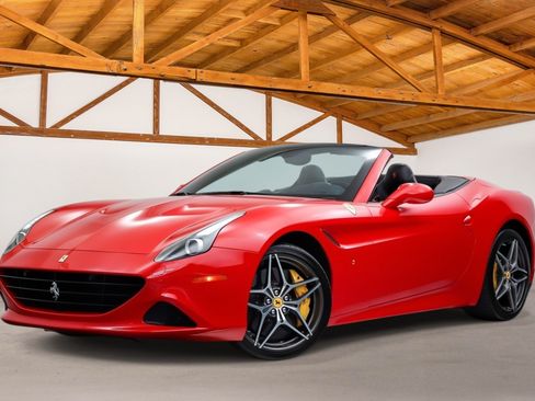 Used 2016 Ferrari California T RWD image 8