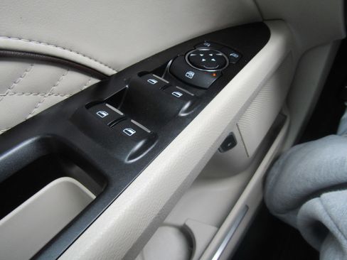 Used 2017 Ford Fusion Energi Platinum FWD image 12